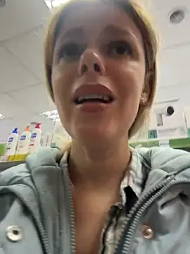 XXX chat uživo modela HarrietDart