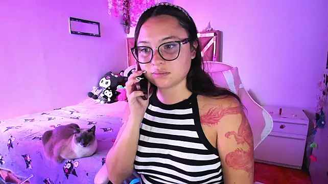 little_emma0's Live XXX Chat
