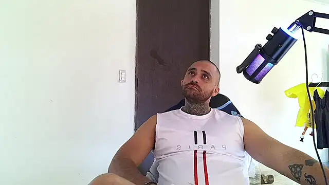 XXX chat uživo modela aronmiller404