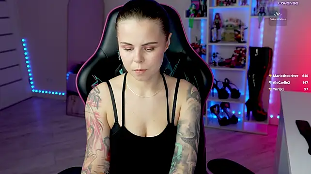 XXX chat uživo modela QueenAliceX