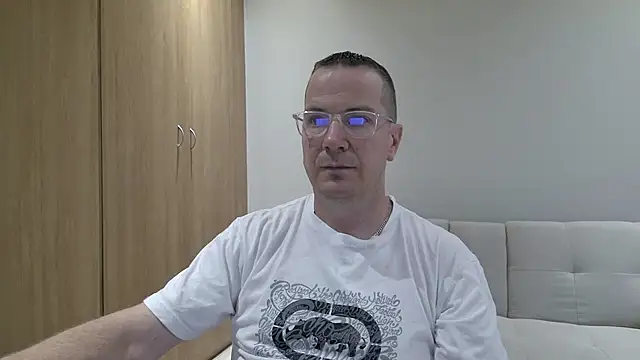 BrettJ81's Live XXX Chat
