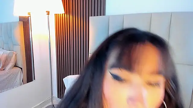 Nicolqueen_ XXX чат на живо