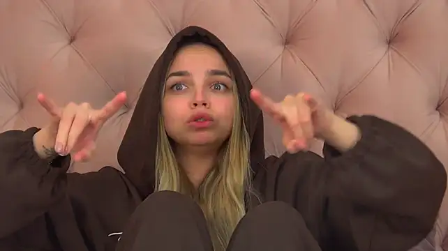 AnitaVenture Adlı Modelin Canlı XXX Sohbeti