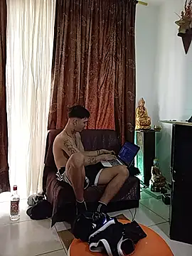 צ'אט XXX בשידור חי של HannibalLester