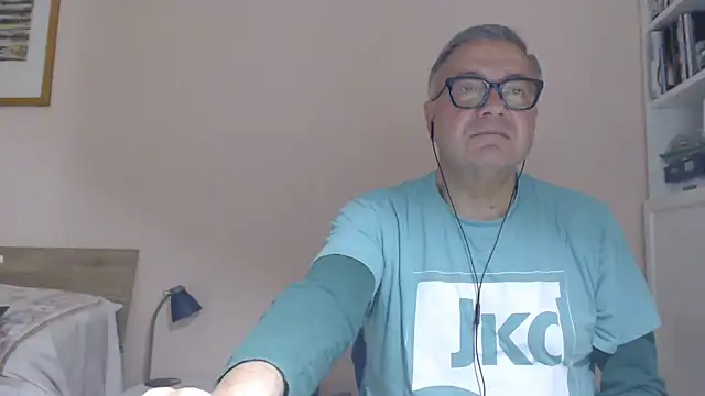 YOU6me élő XXX-chatje