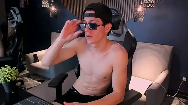 TheGhostforeeonss' Live XXX Chat