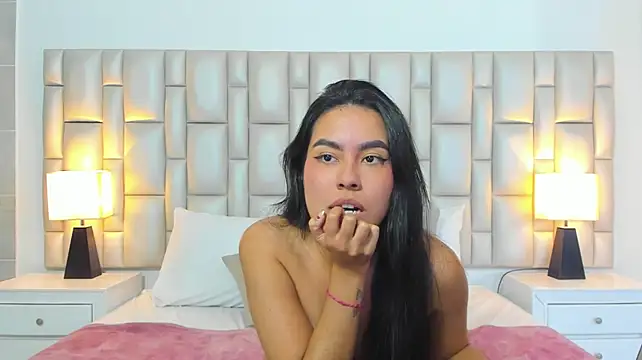 แชท XXX สดของ paola_katy_dicks