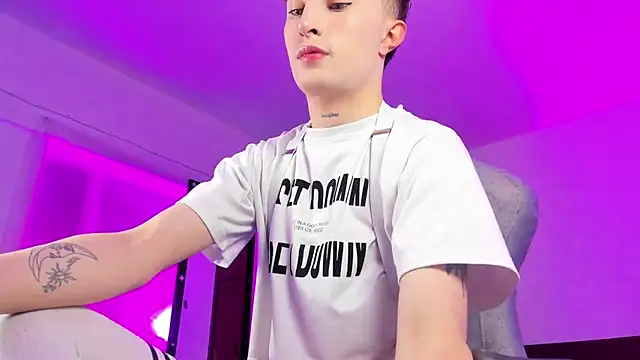 XXX chat uživo modela SebastianHilton