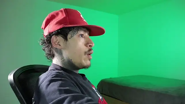trieone Chat XXX live