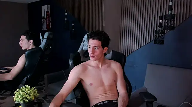 TheGhostforeeonss' Live XXX Chat