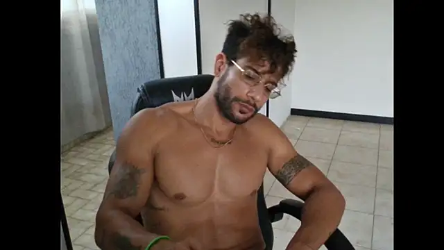 ItalianShadow Chat XXX live