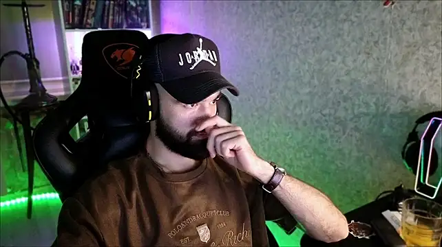 XXX chat uživo modela _Serious_Man