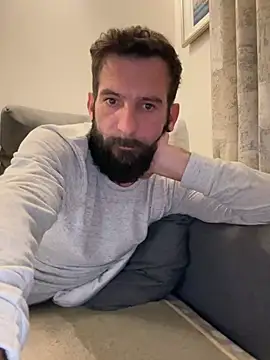 Michel_huge Adlı Modelin Canlı XXX Sohbeti