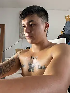 Christopher_strongg Adlı Modelin Canlı XXX Sohbeti