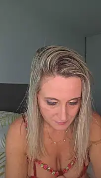 Malicia-hot Live XXX Chat