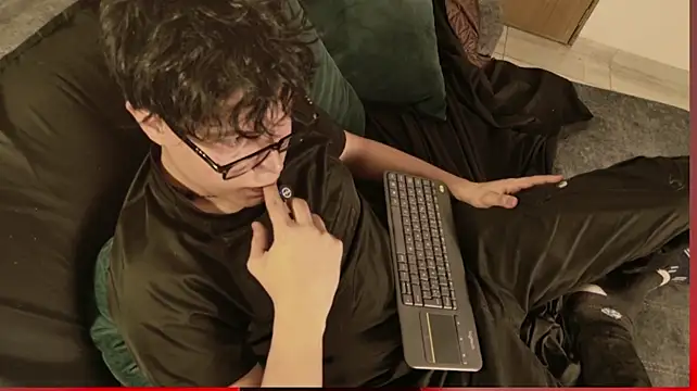 Edward_oa Chat XXX in diretta