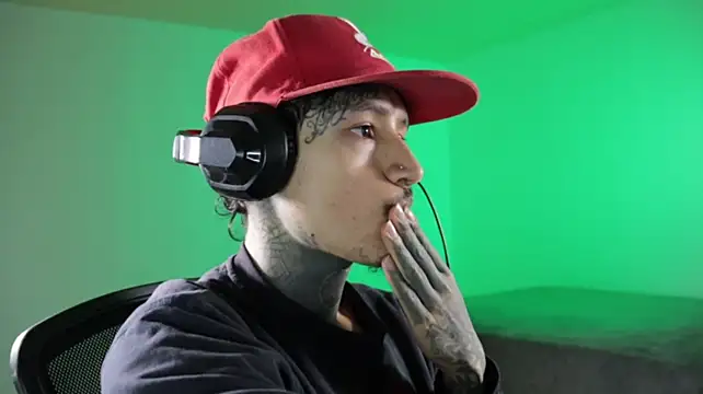 trieone 现场XXX聊天