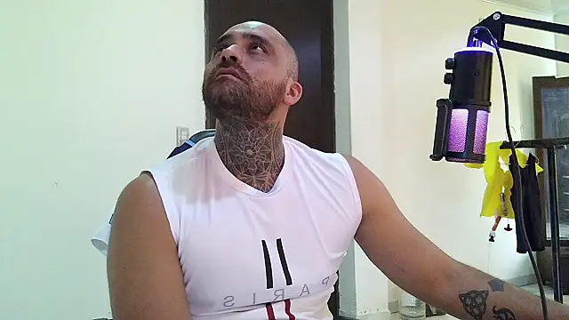 Chat XXX ao vivo de aronmiller404