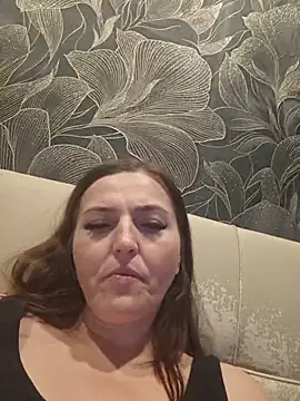 MilaMature's Live XXX Chat