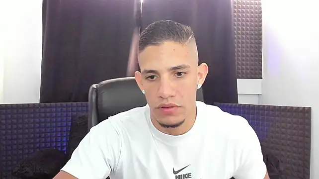 jhonnysnow17 webcam show