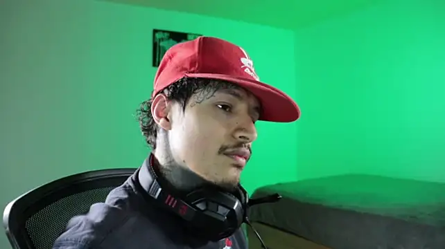 trieone 现场XXX聊天