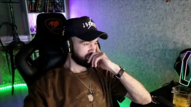 _Serious_Man live XXX chat