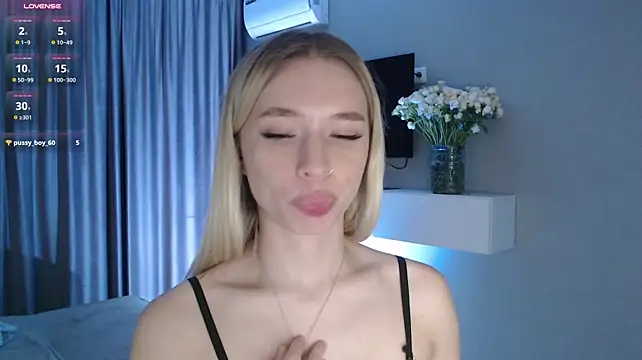 Emily_Hartt Chat XXX live