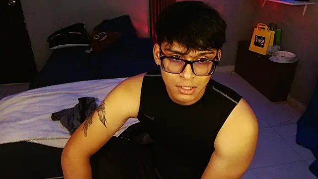 دردشة Mr_yisuzz الجنسية المباشرة