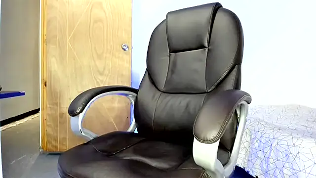 Chat XXX ao vivo de mikee_scooth