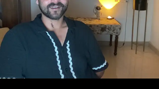 צ'אט XXX בשידור חי של Mr_Ajnabee