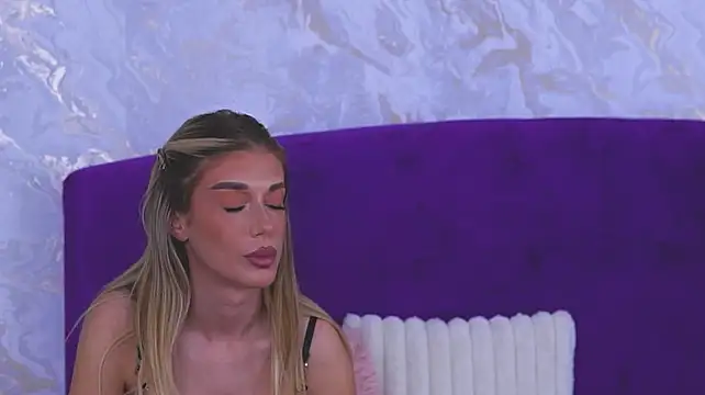 EllinaNuria's Live XXX Chat