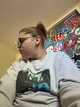 QueenNuttCollector élő XXX-chatje
