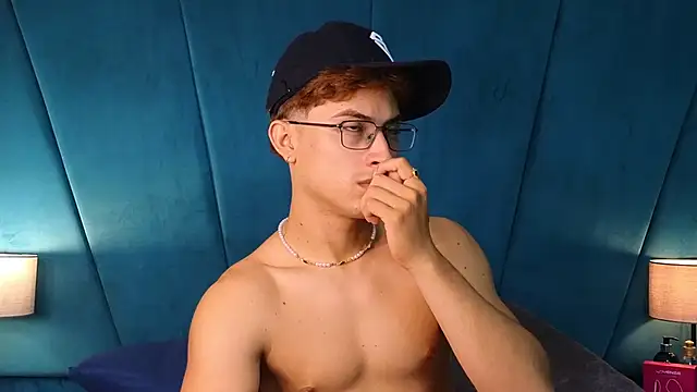 Aaron_Eze's Live XXX Chat