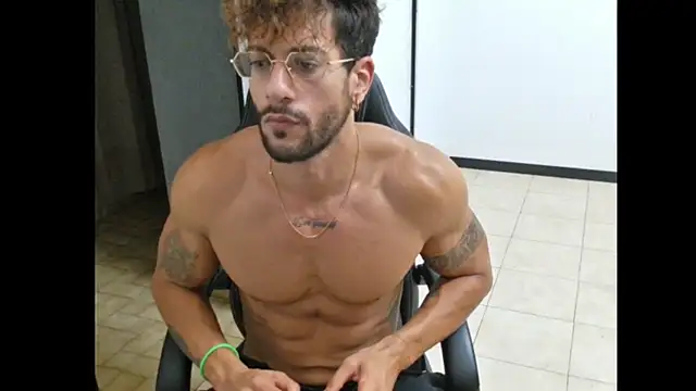 ItalianShadow Chat XXX live