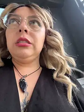 Chat XXX en directo de Bela-outdoor