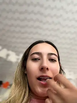 Chat +18 de kloe__t18 ao vivo