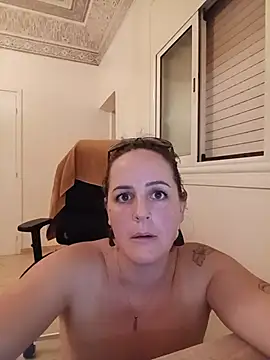 emiliemilf's Live XXX Chat