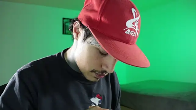 trieone Chat XXX live