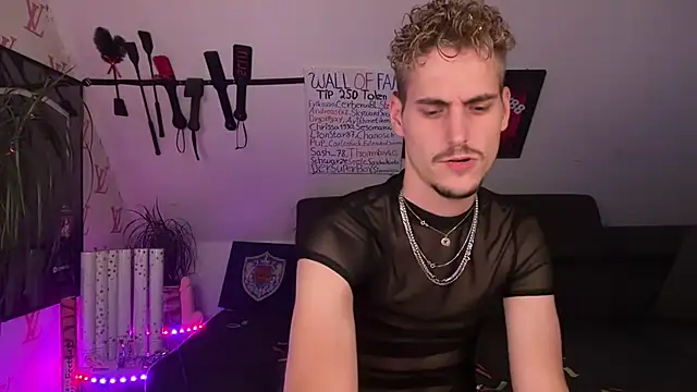 XXX chat uživo modela Cookieboy88