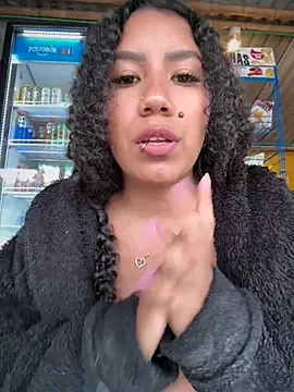 Chat +18 de serena_willow ao vivo