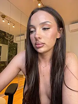 MileySin1111 Adlı Modelin Canlı XXX Sohbeti