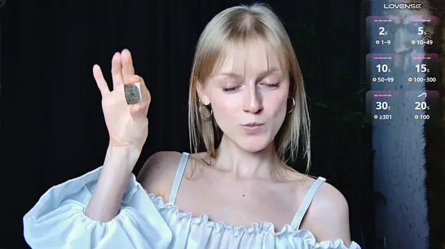 צ'אט XXX בשידור חי של KiraMontoya