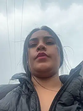 MAYE__13 Adlı Modelin Canlı XXX Sohbeti