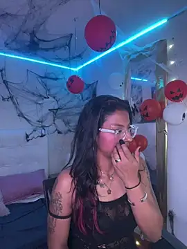 SamathaMay Adlı Modelin Canlı XXX Sohbeti