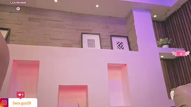 SaraLyynn's Live XXX Chat