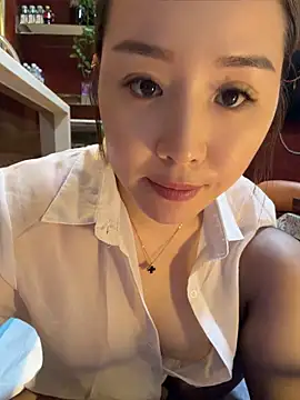 momoli60 লাইভ XXX চ্যাট