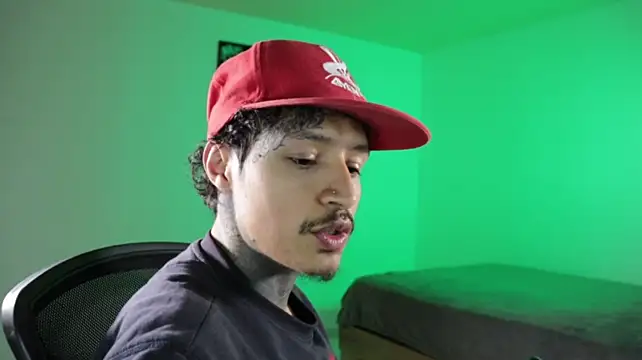 trieone Chat XXX live