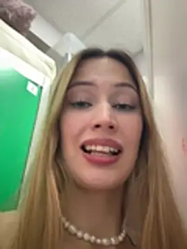 blonde_exe's Live XXX Chat