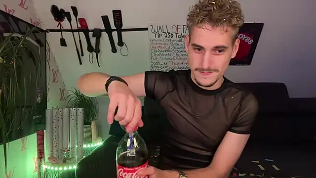 צ'אט XXX בשידור חי של Cookieboy88
