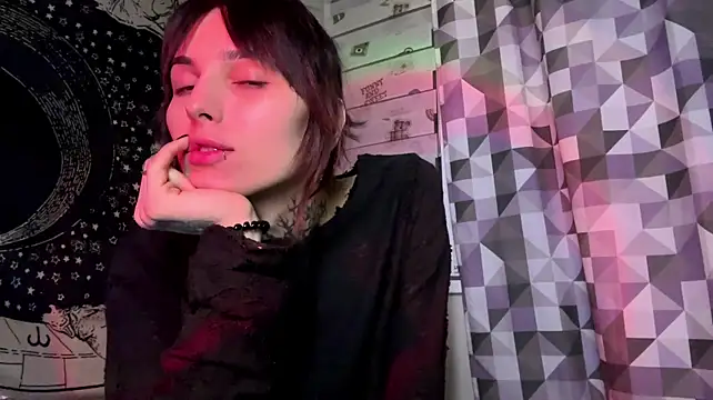 SweetFemBoyy élő XXX-chatje